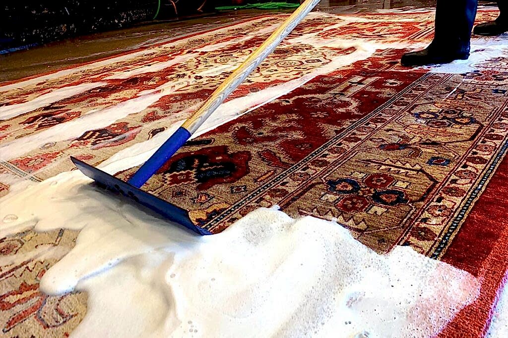 Akıncılar'da en iyi halı yıkama hizmetini sunan, hızlı ve güvenilir temizlik çözümleriyle halılarınızı derinlemesine temizleyen profesyonel ekip.